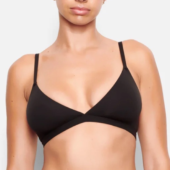 Skims Fits Everybody Triangle Bralette in Onyx - Picture 2 of 7